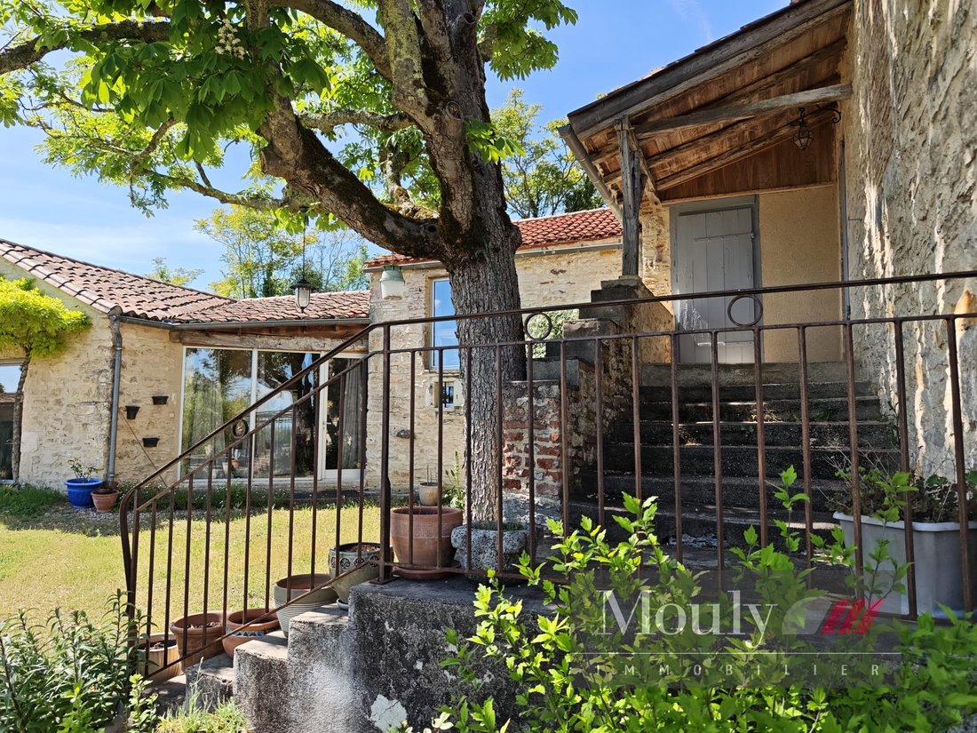 Estate in Pradines, Occitania, France 5 - 17779397