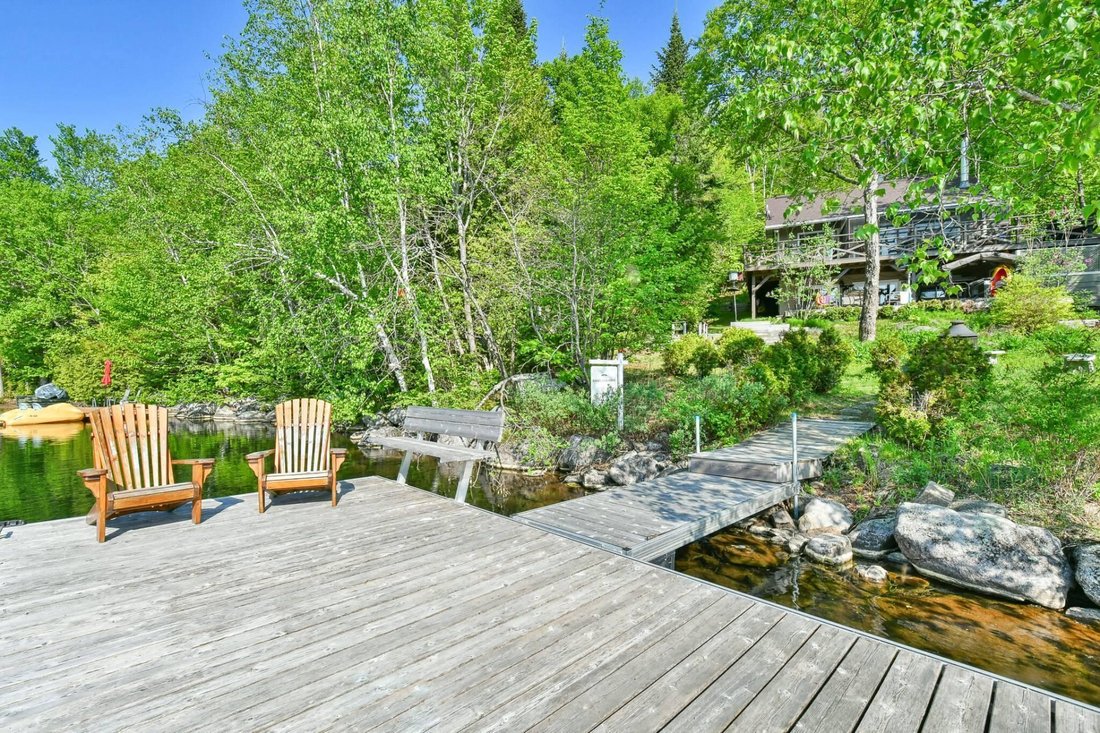 House in Sainte-Marguerite-du-Lac-Masson, Quebec, Canada 3 - 17782469