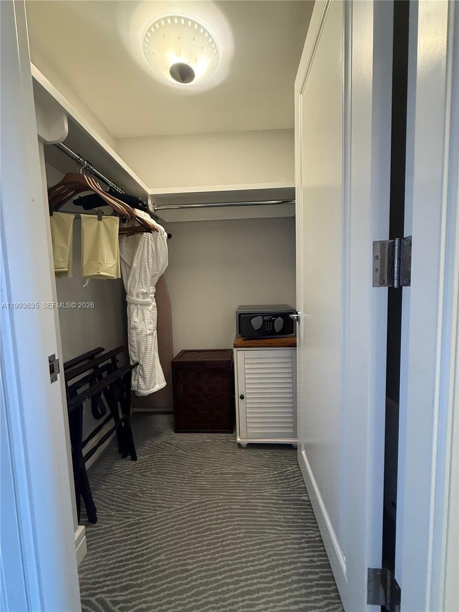 Condo in Miami, Florida, United States 4 - 17781352