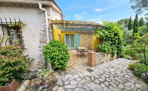 House in Nord, Roquefort-les-Pins, France 1