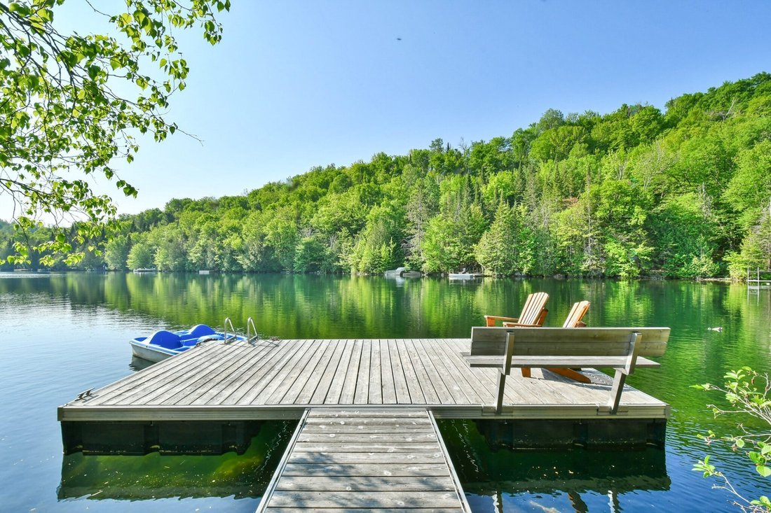 House in Sainte-Marguerite-du-Lac-Masson, Quebec, Canada 2 - 17782469