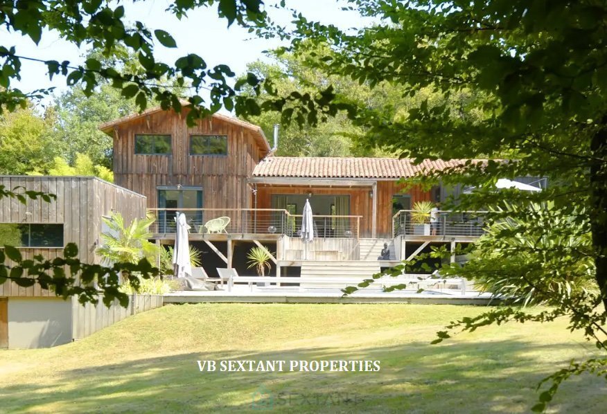 House in Latresne, Nouvelle-Aquitaine, France 1 - 16769989