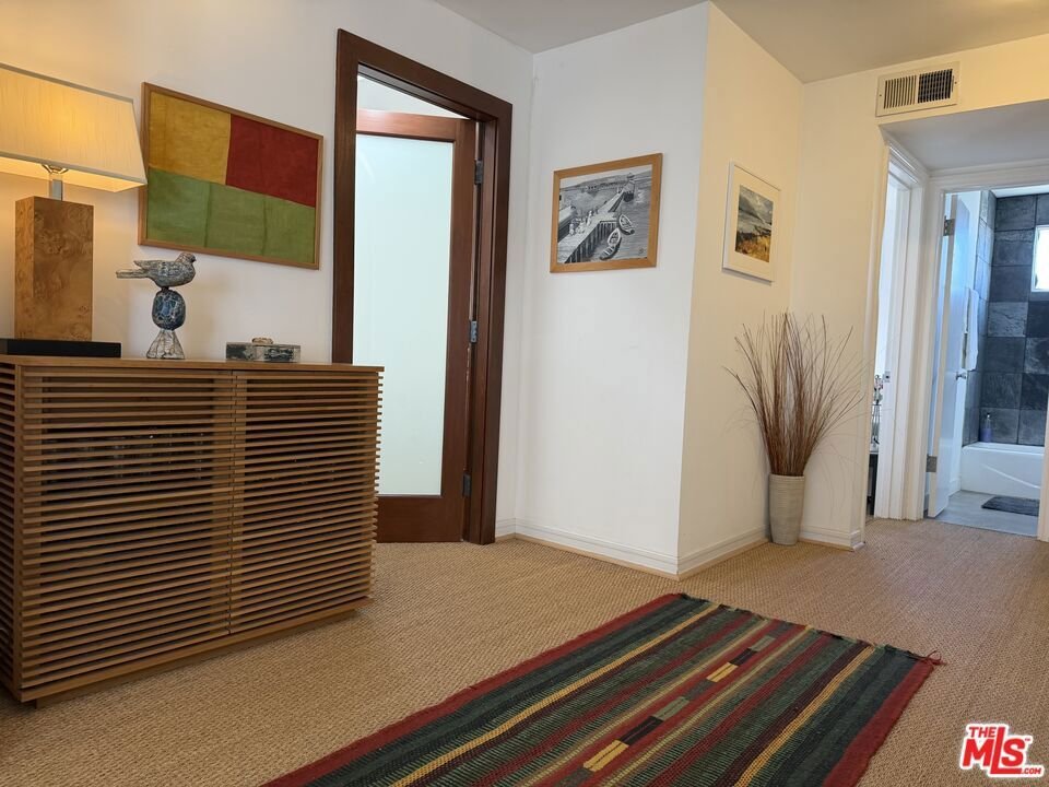 Condo in Santa Monica, California, United States 4 - 17781607