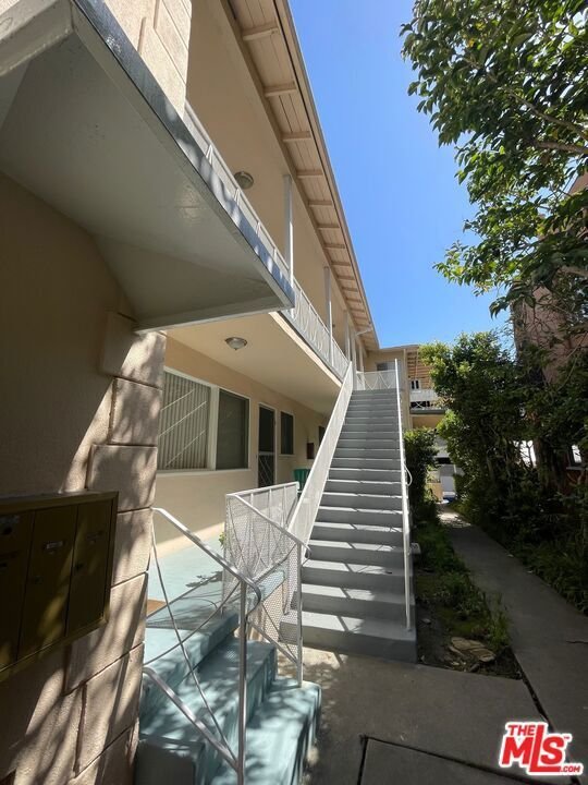 Los Angeles, California, United States 4 - 17781619