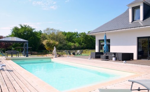 House in Saint-Martin-du-Fouilloux, Pays de la Loire, France 1
