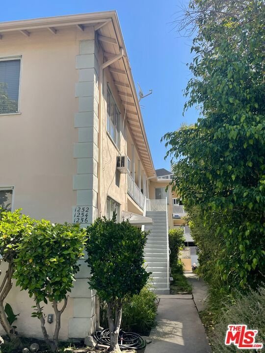 Los Angeles, California, United States 3 - 17781619