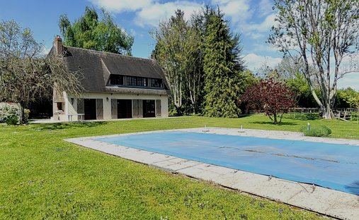 Villa in Pont-l'Évêque, Normandy, France 1