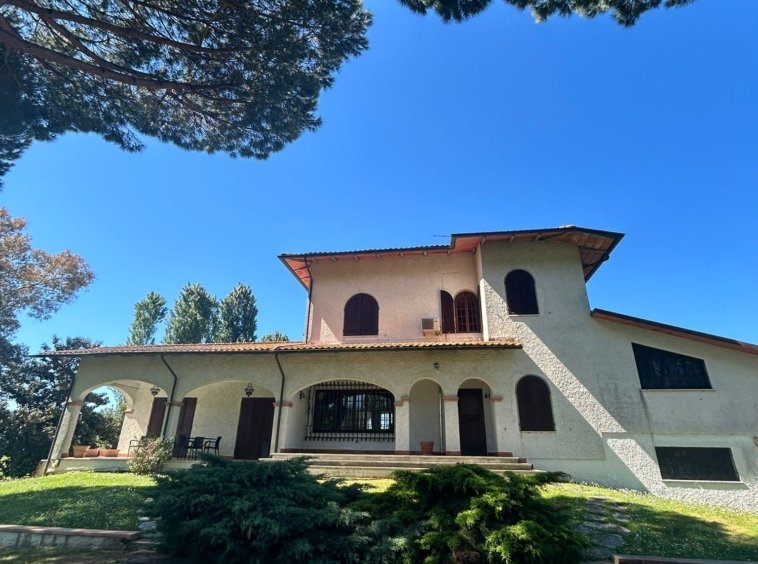 House in Pietrasanta, Tuscany, Italy 1 - 17778810