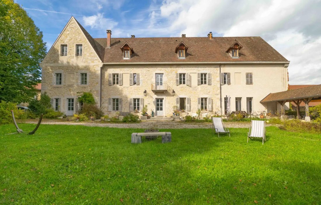 Estate in Artemare, Auvergne-Rhône-Alpes, France 1 - 16474301