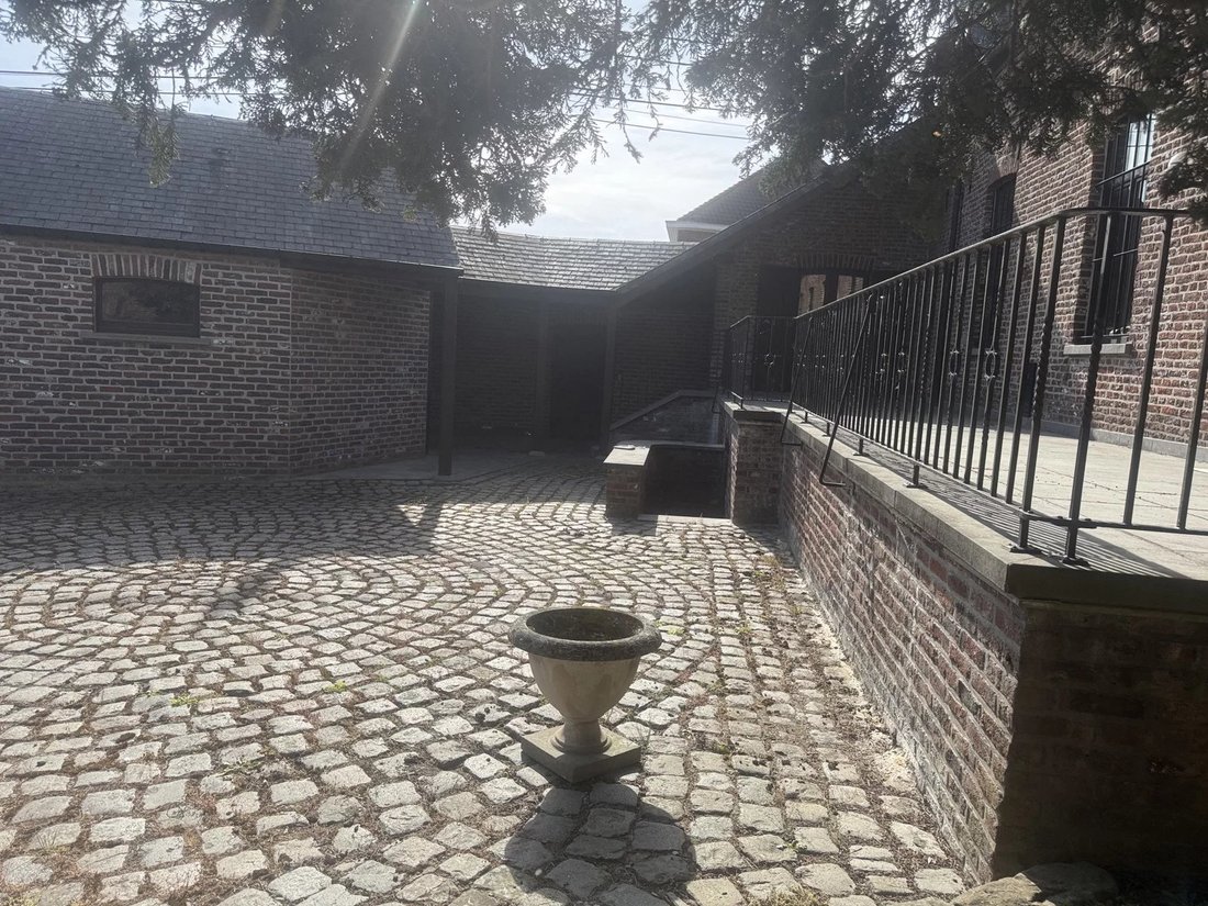 Estate in Frasnes-lez-Anvaing, Wallonia, Belgium 2 - 17779436
