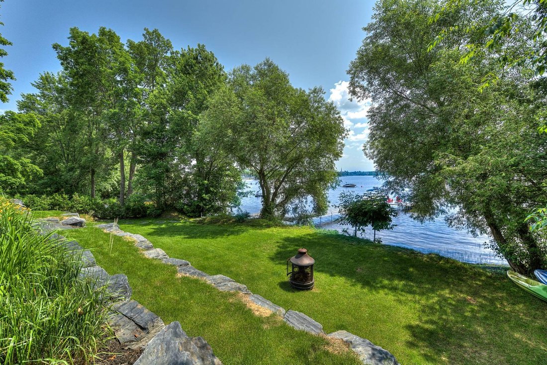 House in Magog, Quebec, Canada 2 - 16459418