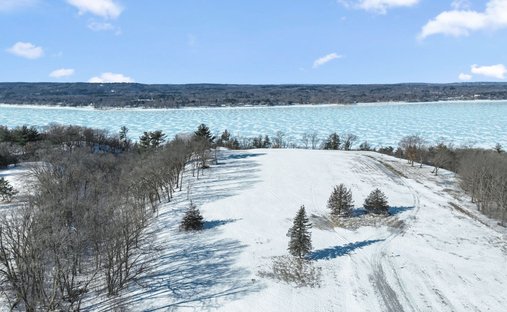 Land in Hudson, Wisconsin, United States 1