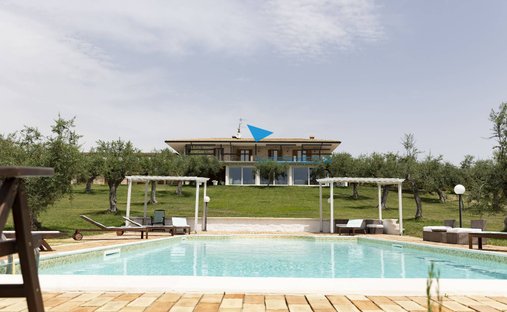 Villa in Loreto Aprutino, Abruzzo, Italy 1