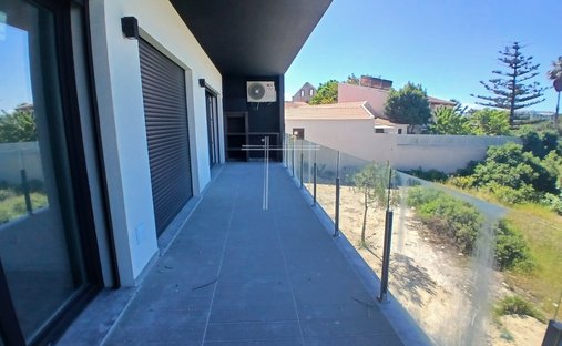 Apartment in Charneca de Caparica e Sobreda, Setubal, Portugal 1