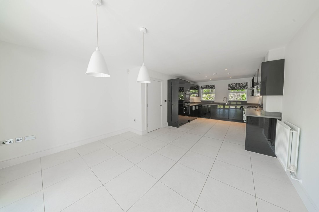 House in Haywards Heath, England 5 - 17779716