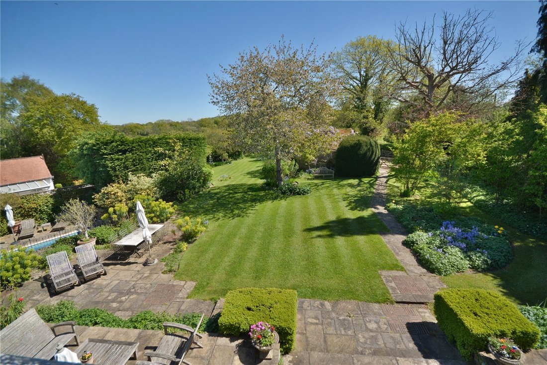 House in Pulborough, England 2 - 17428992