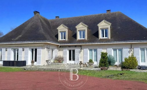 Villa in Centre Ville, Romorantin-Lanthenay, France 1