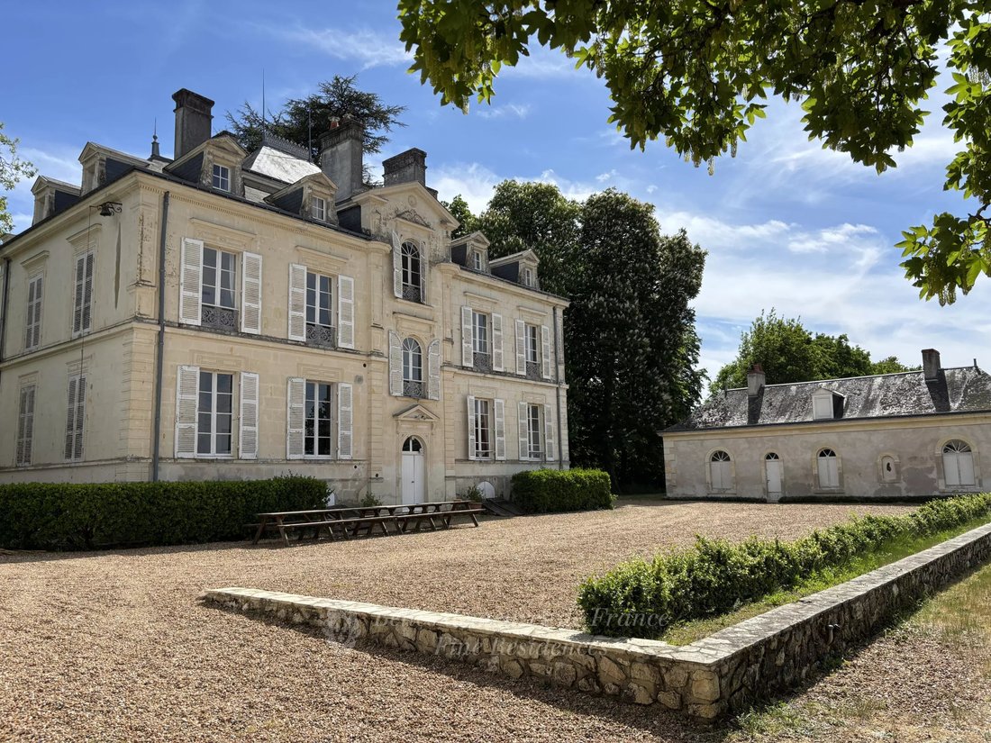 Castle in Sanitas-Rotonde, Tours, France 3 - 17671376