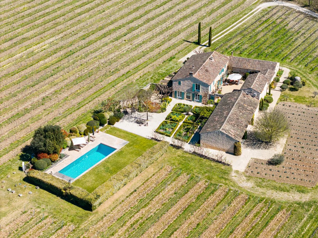 Country House in Gordes, Provence-Alpes-Côte d'Azur, France 2 - 17782556