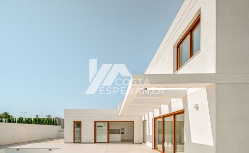 Chalet in Calp / Calpe, Valencian Community, Spain 1
