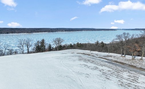 Land in Hudson, Wisconsin, United States 1