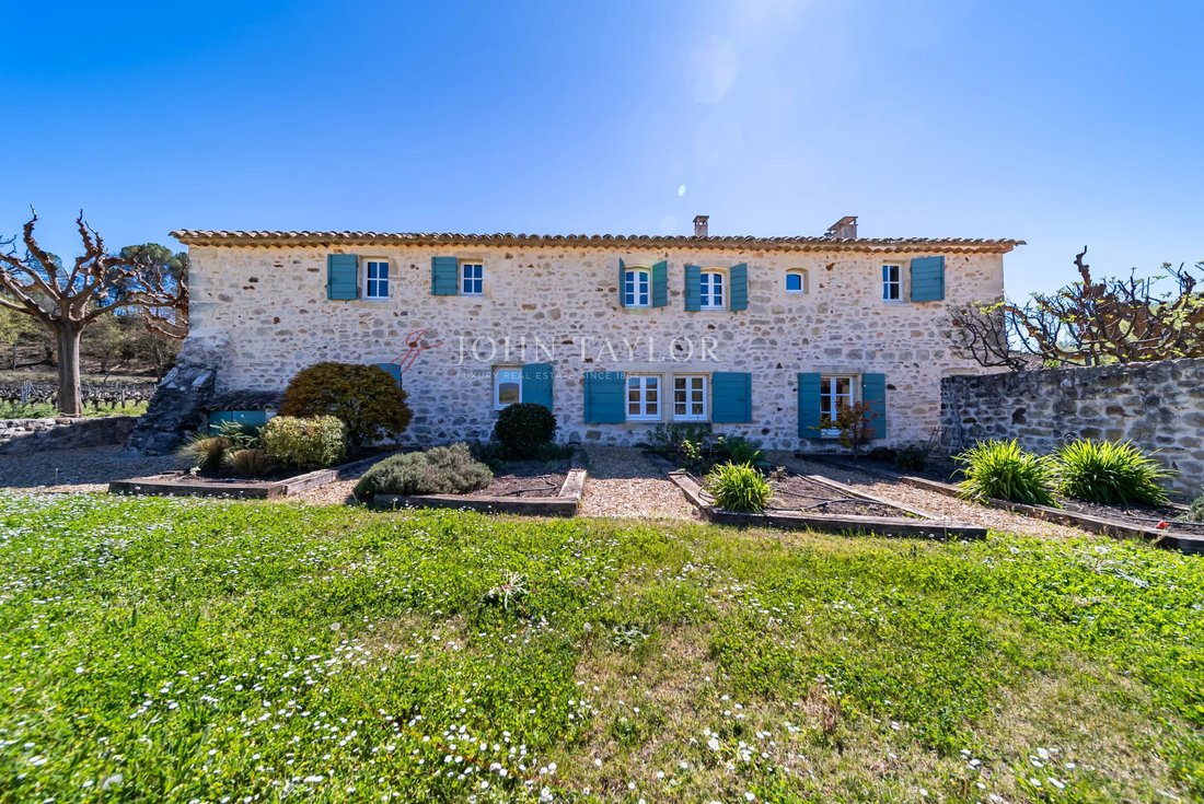 Country House in Gordes, Provence-Alpes-Côte d'Azur, France 3 - 17782556