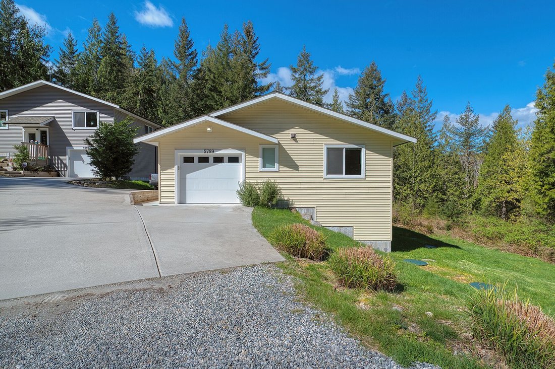 House in Sechelt, British Columbia, Canada 1 - 17780612
