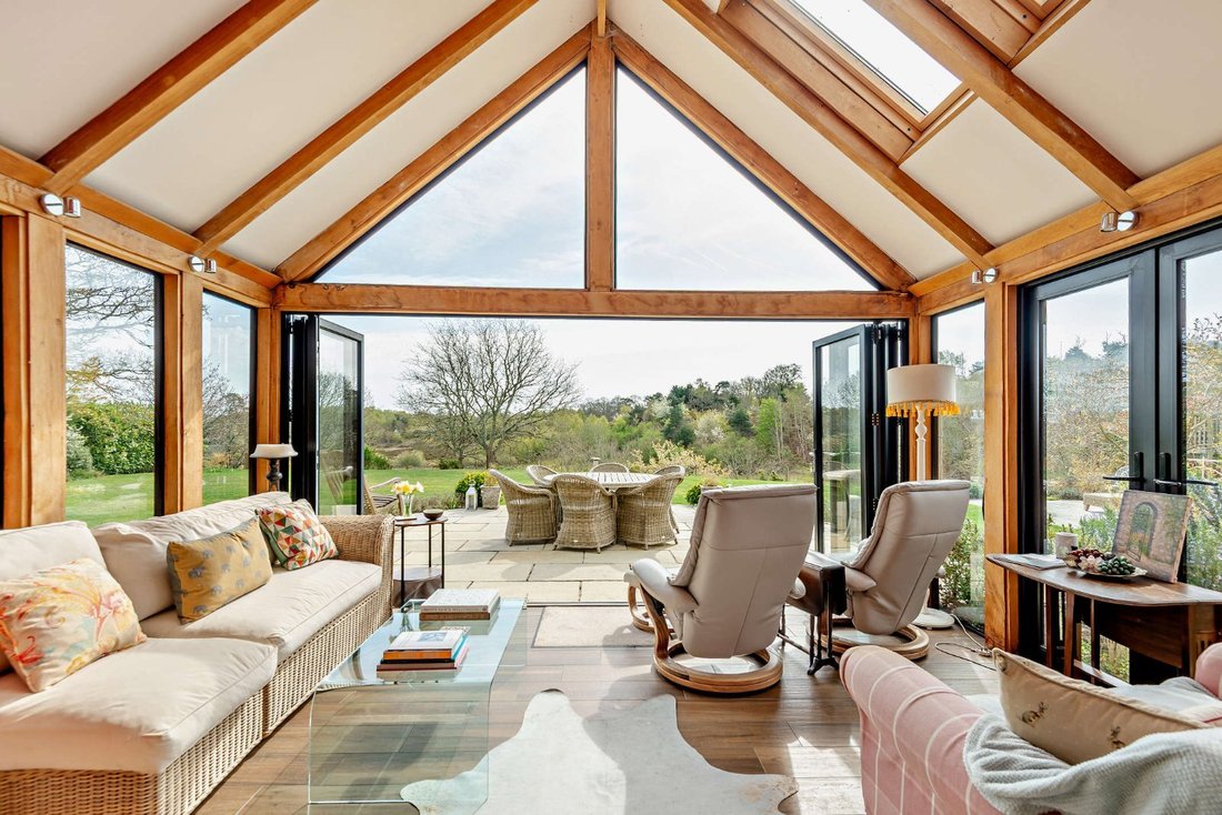 House in Headley Down, England 4 - 17779240