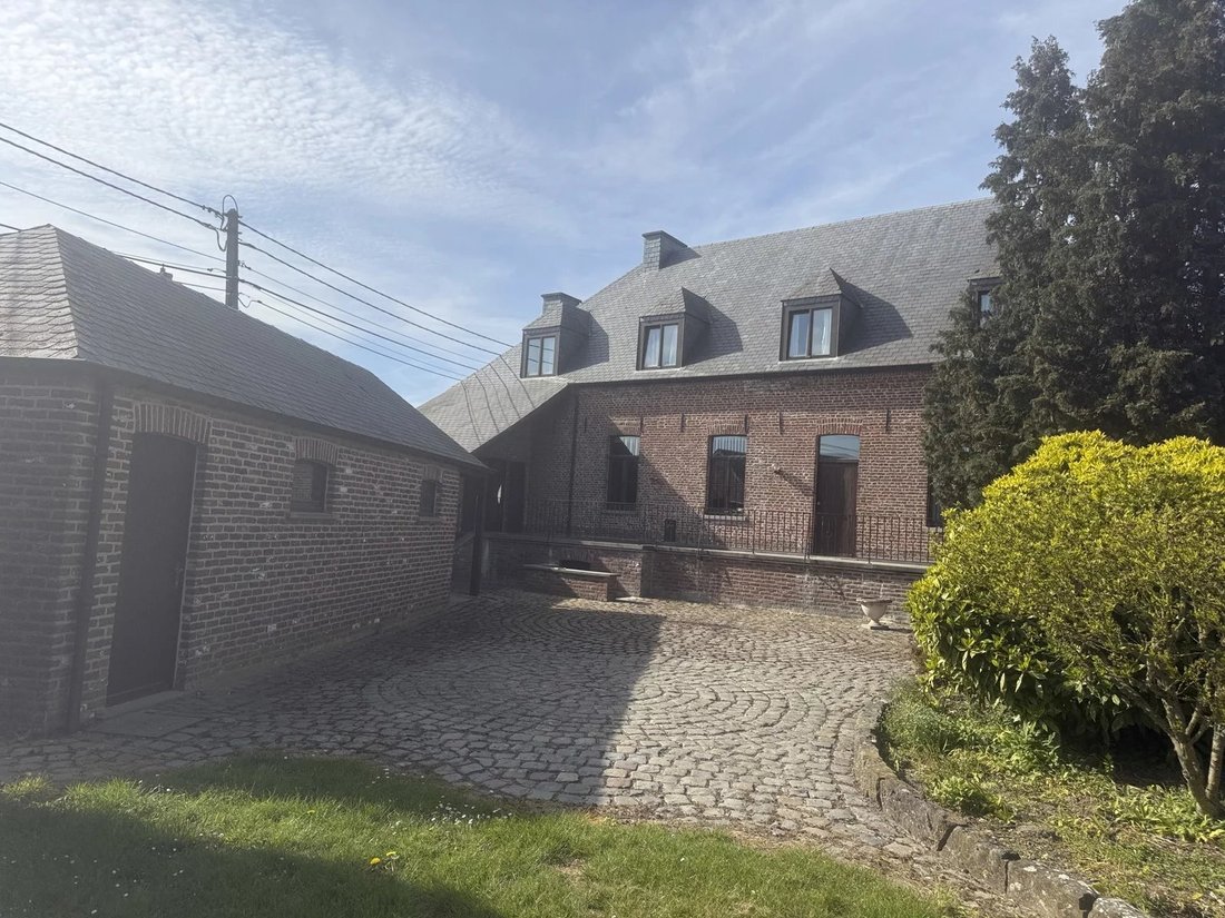 Estate in Frasnes-lez-Anvaing, Wallonia, Belgium 1 - 17779436