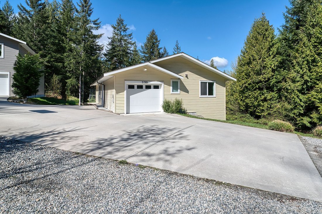 House in Sechelt, British Columbia, Canada 2 - 17780612