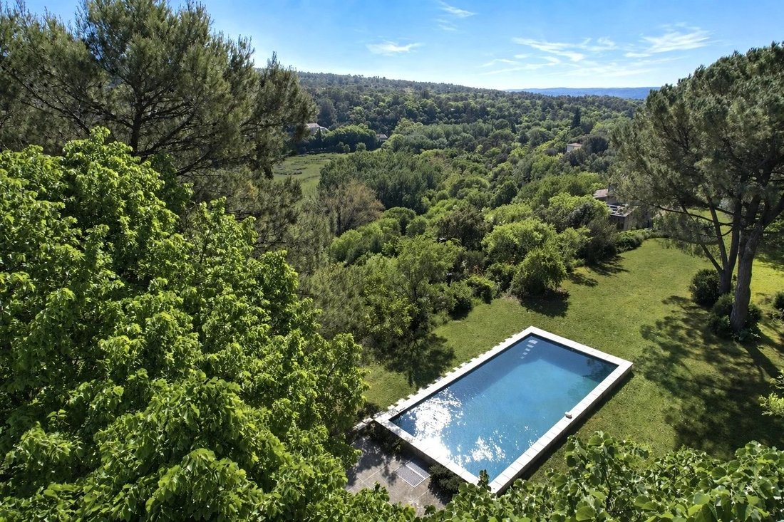 Estate in Uzès, Occitania, France 1 - 17779937