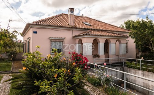 House in Carnide, Lisbon, Portugal 1