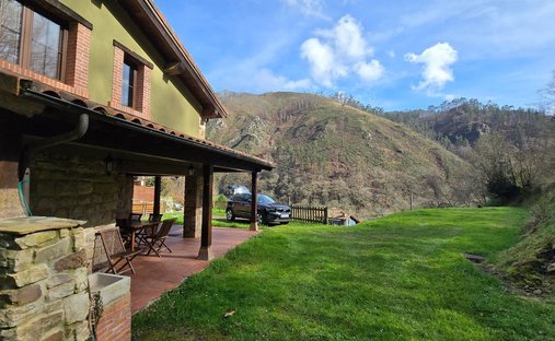 Country House in Pilona, Asturias, Spain 1