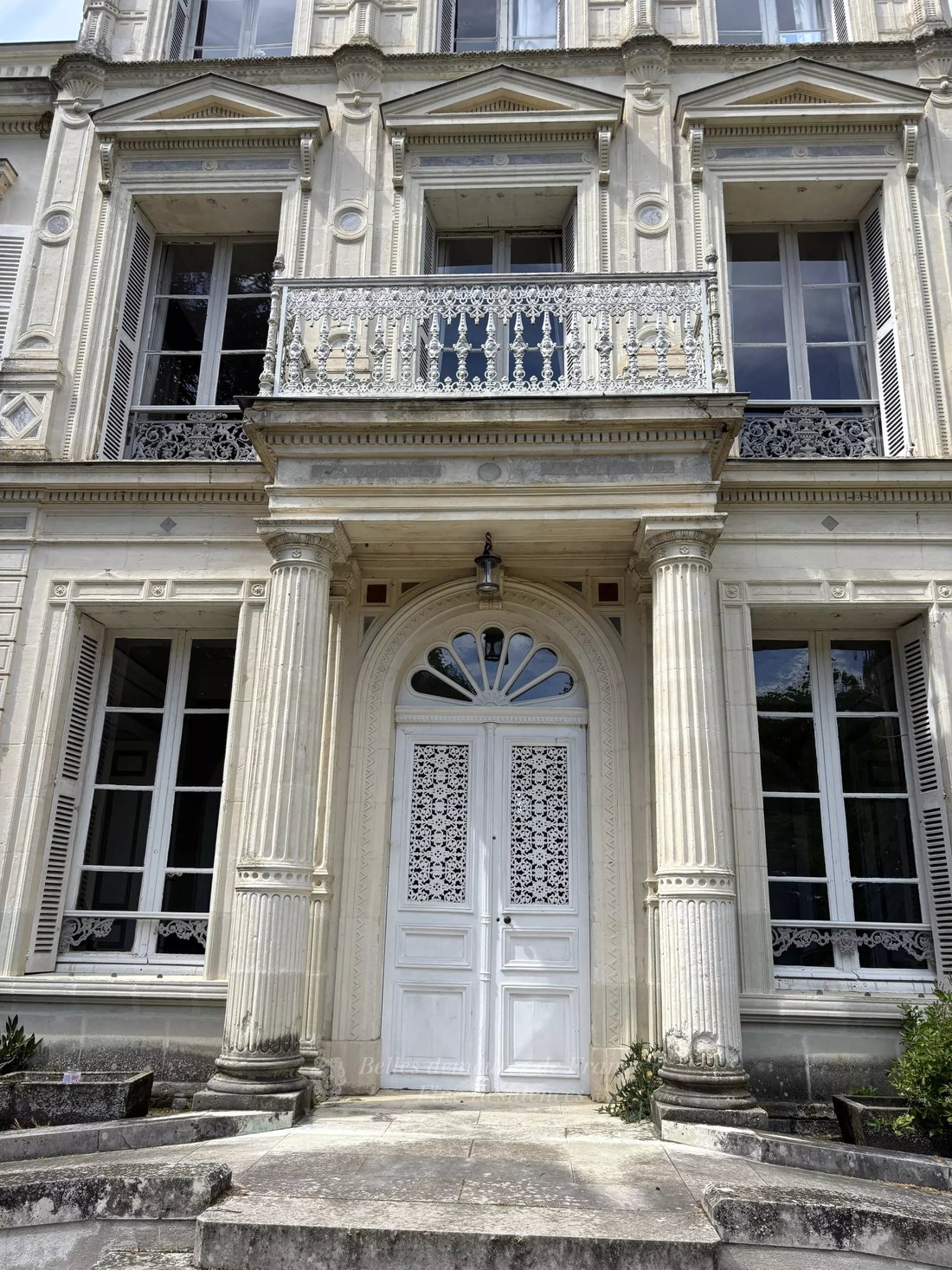 Schloss in Sanitas-Rotonde, Tours, Frankreich 1 - 17671376