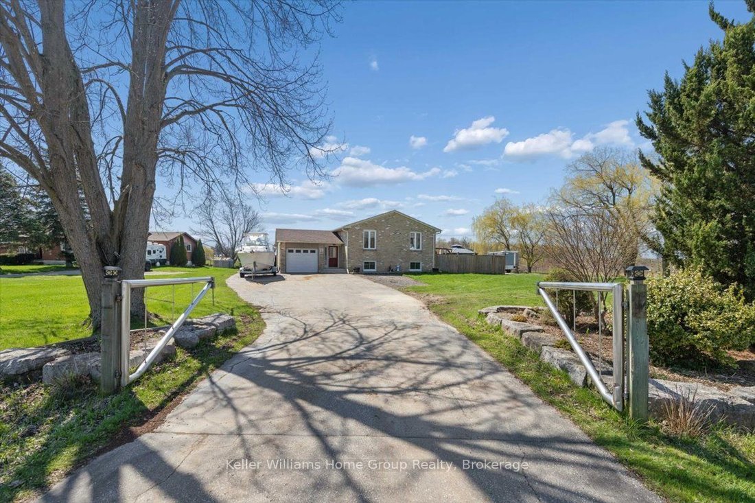 House in Hamilton, Ontario, Canada 1 - 17780376