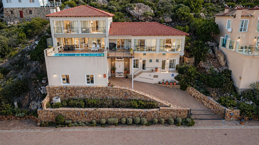 House in Glencairn, Cape Town, Western Cape 1 - 17782510