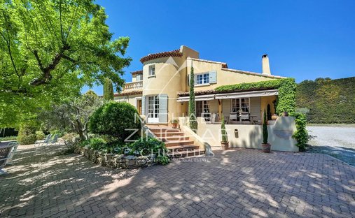 House in Sud Ouest, Pelissanne, France 1