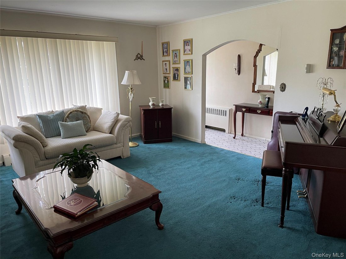 House in Lindenhurst, New York, United States 5 - 17782434