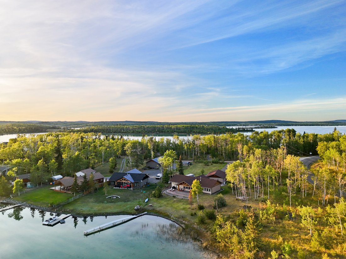 House in 70 Mile House, British Columbia, Canada 3 - 17782435