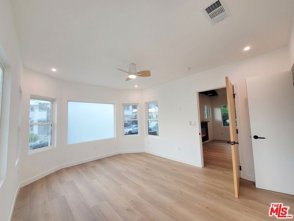 Los Angeles, California, United States 4 - 17781605