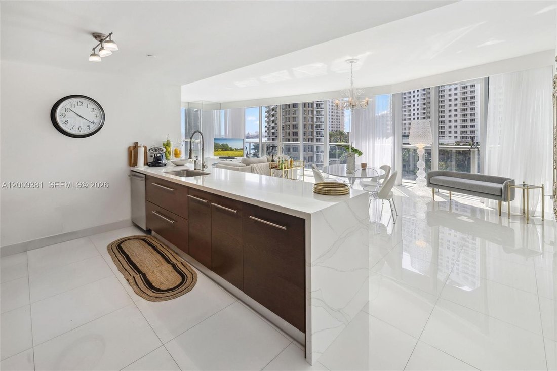 Condo in Miami, Florida, United States 3 - 17781360