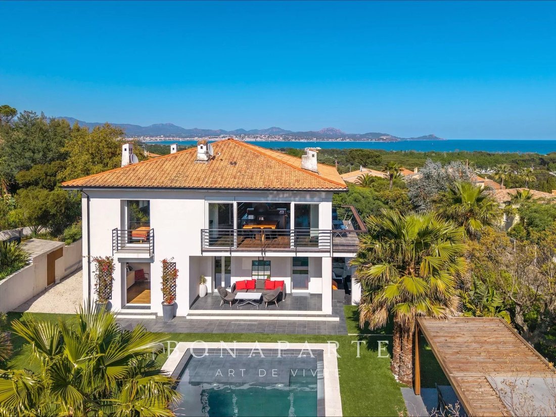 House in Frejus, Provence-Alpes-Côte d'Azur, France 1 - 17780161