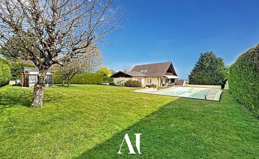 House in Sauverny, Auvergne-Rhône-Alpes, France 1