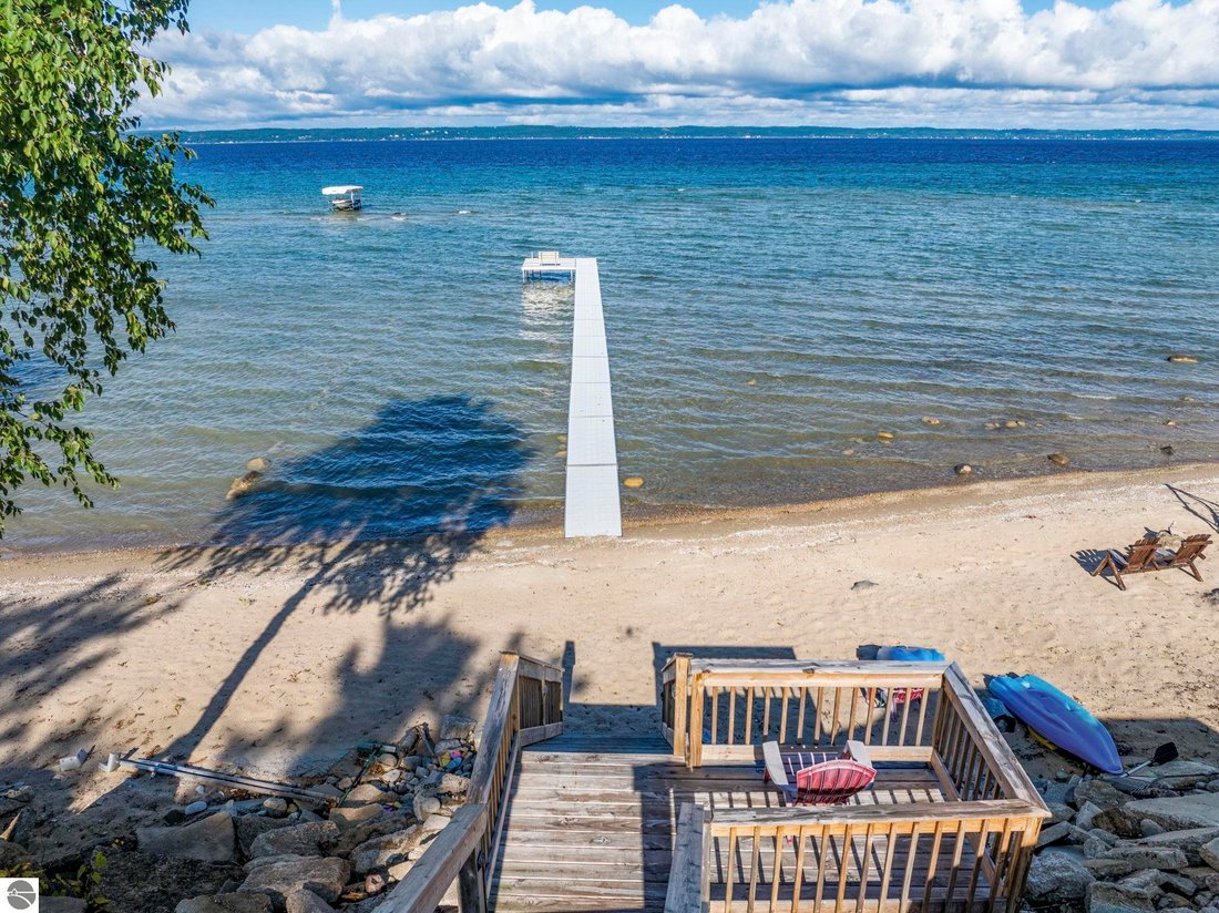 House in Traverse City, Michigan, United States 2 - 17780602