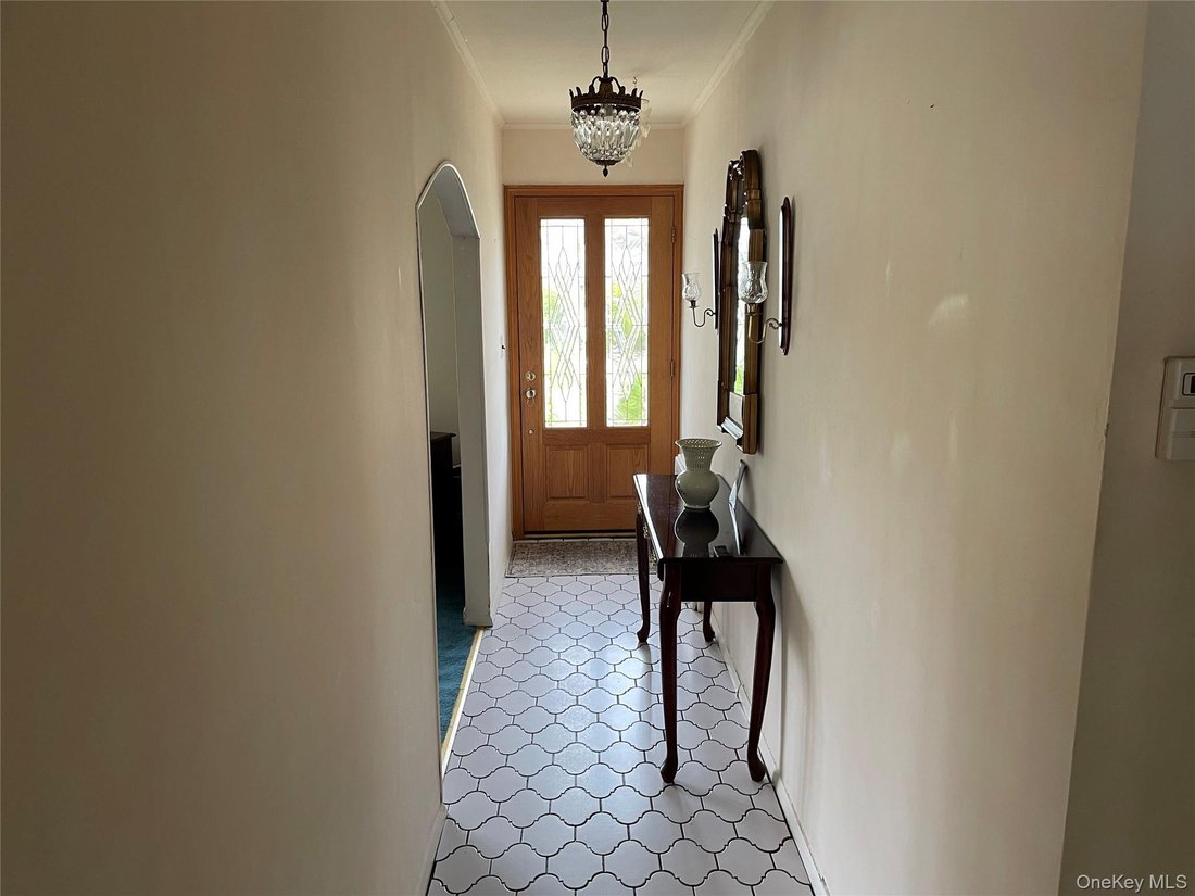 House in Lindenhurst, New York, United States 3 - 17782434