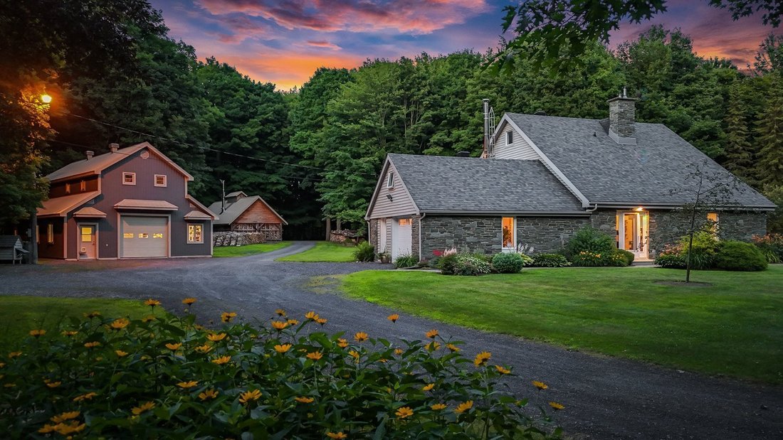 House in Saint-Césaire, Quebec, Canada 2 - 16669833