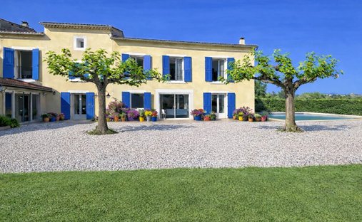 House in Exterieur, Bedarrides, France 1