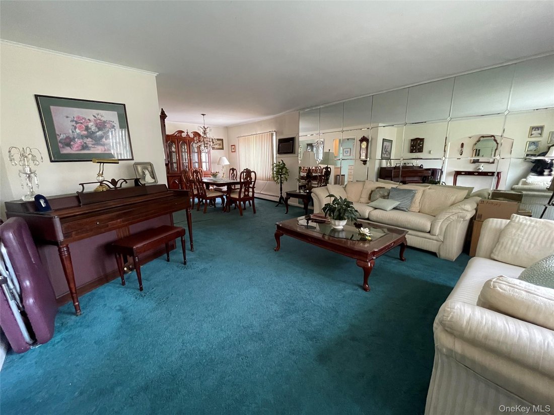 House in Lindenhurst, New York, United States 4 - 17782434