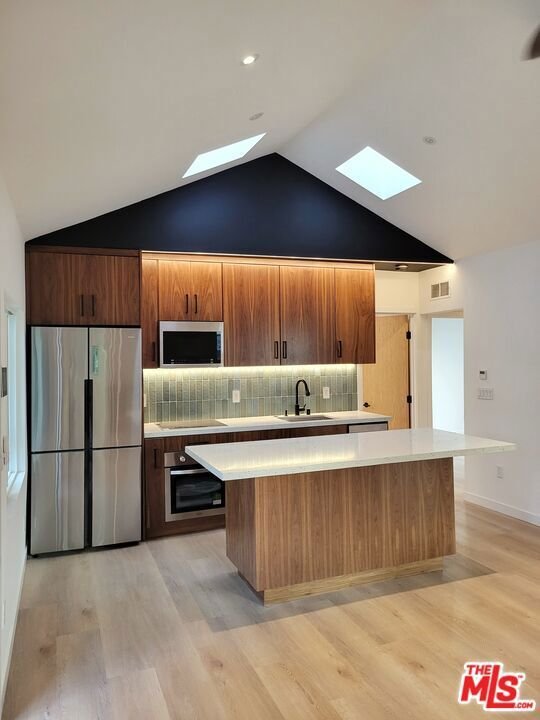 Los Angeles, California, United States 5 - 17781605