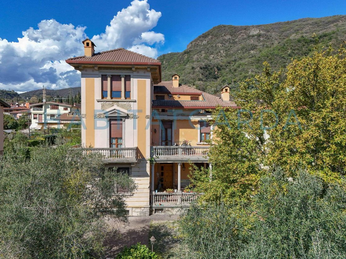 Villa in Salo, Lombardy, Italy 1 - 17783456